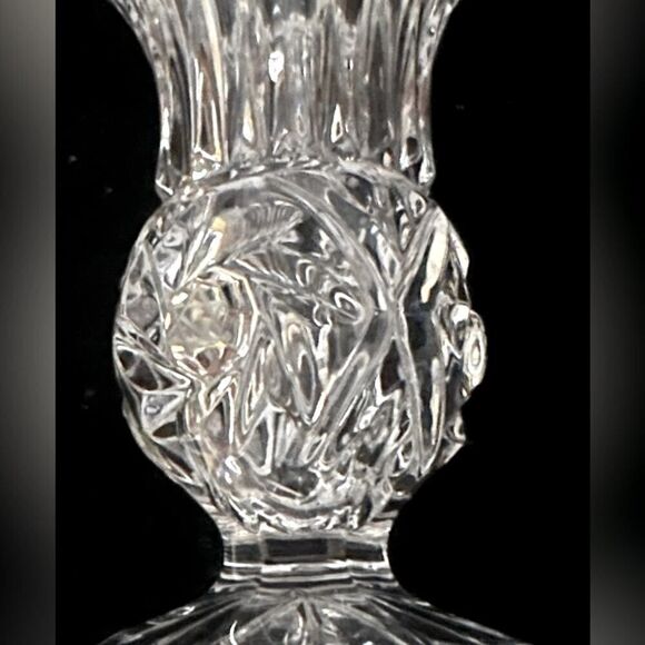 Crystal Clear Industries Pinwheel 4" Bud vase - Picture 4 of 7
